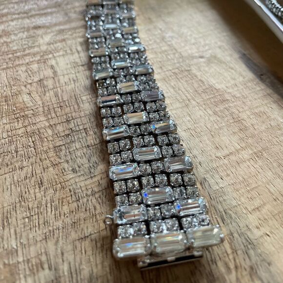 Vintage Weiss Rhinestone Bracelet with Box Clasp